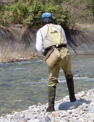 釣り 服装 渓流 初心者の渓流ルアー、トラウトフィッシングの装備、服装選び