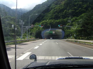 新潟と群馬を結ぶ関越トンネル